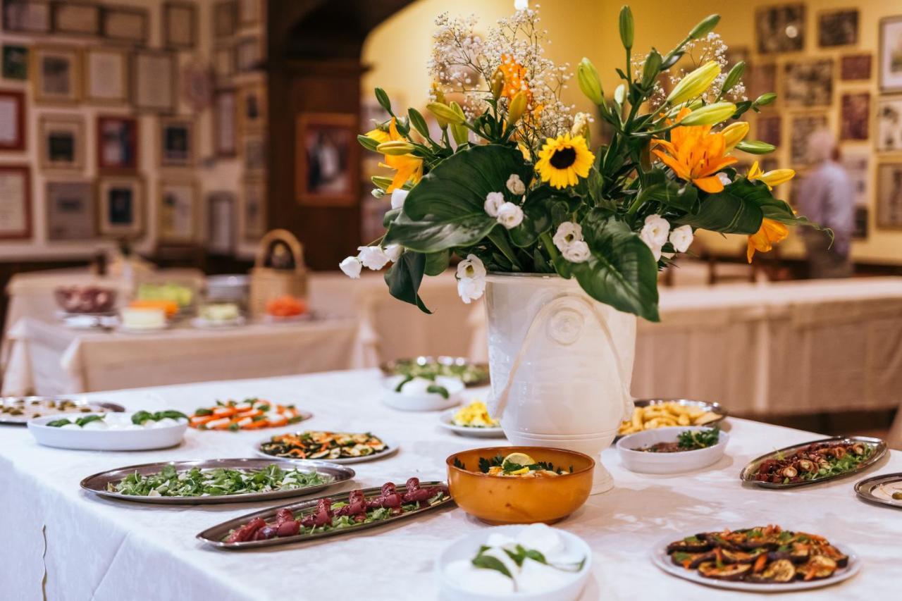 Agrihotel Elisabetta Collemezzano Екстер'єр фото